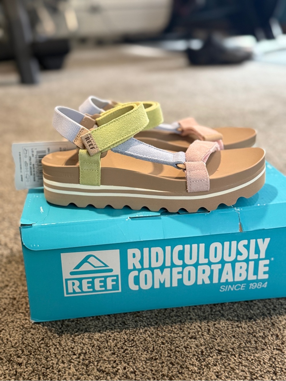 Reef Meringue Cushion Rem HI Sandals - White and Tan